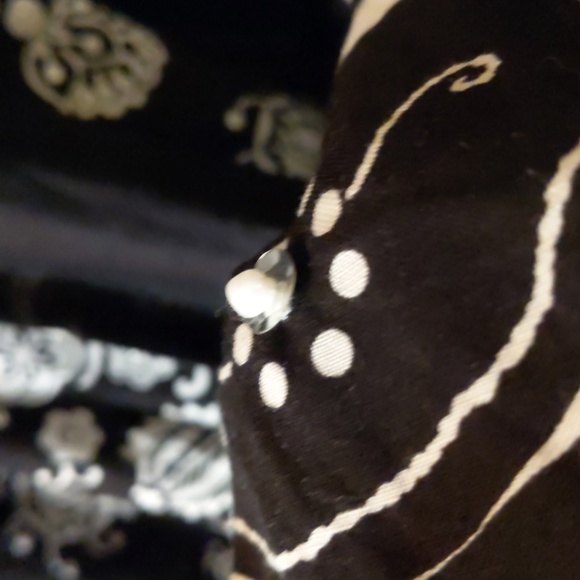 Ladies circle skirt w/ bling bling, elastic waist, satin lining. Black and white - Picture 4 of 5